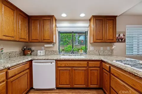 Kitchen - 1168 N Crescent Rdg, Fallbrook, CA 92028 photo 2 of 6
