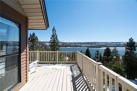 955 Deer Trail Ln, Fawnskin, CA 92333