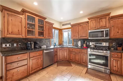 Kitchen - 42550 Bear Loop, Big Bear City, CA 92314 photo 1 of 2