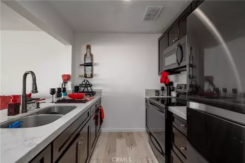 Kitchen - 3088 Panorama Rd UNIT D, Riverside, CA 92506 photo 2 of 3