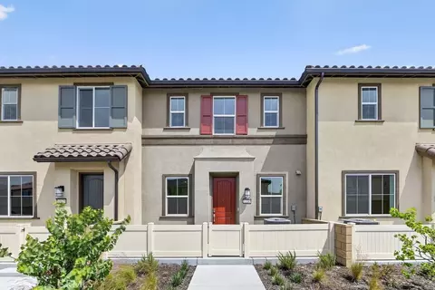 33185 Opal Glass Dr, French Valley, CA 92596