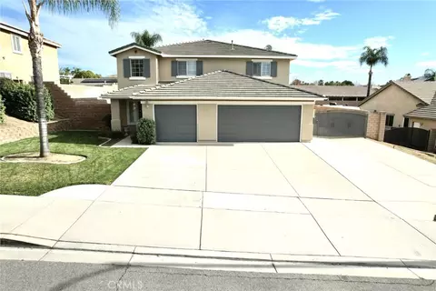 7833 Calle Carrisa St, Highland, CA 92346