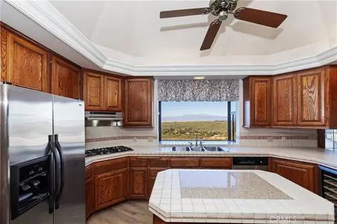 Kitchen - 20329 Luchs, Perris, CA 92570 photo 5 of 7