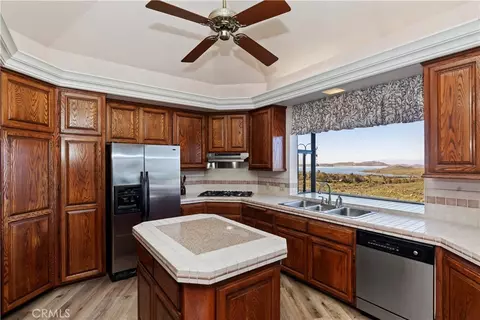 Kitchen - 20329 Luchs, Perris, CA 92570 photo 4 of 7