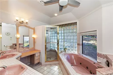 Bath - 20329 Luchs, Perris, CA 92570 photo 2 of 5