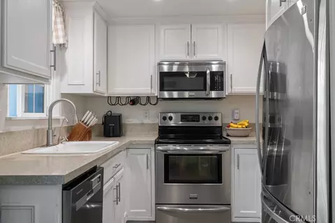 10403 Stratton Ct, Cypress, CA 90630