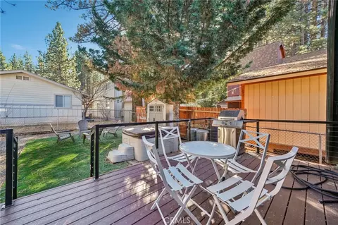 Exterior - 42683 Falcon Ave, Big Bear Lake, CA 92315 photo 2 of 8