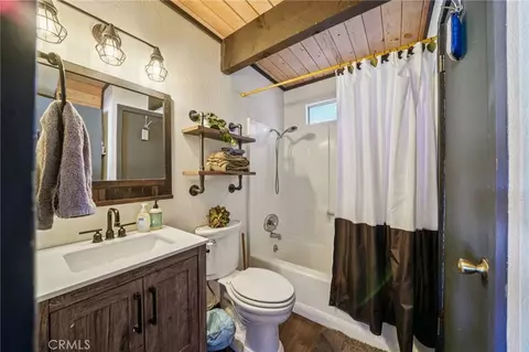 Bath - 42683 Falcon Ave, Big Bear Lake, CA 92315 photo 1 of 1