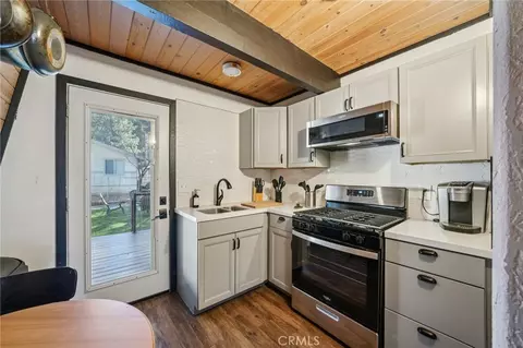 Kitchen - 42683 Falcon Ave, Big Bear Lake, CA 92315 photo 1 of 2