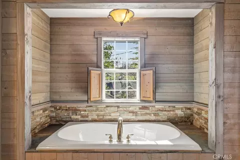 Bath - 28070 W Shore Rd, Lake Arrowhead, CA 92352 photo 5 of 6