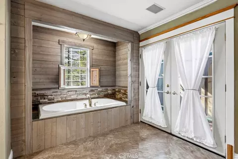 Bath - 28070 W Shore Rd, Lake Arrowhead, CA 92352 photo 2 of 6