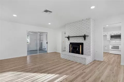 Living - 14866 Nokomis Rd, Apple Valley, CA 92307 photo 4 of 9