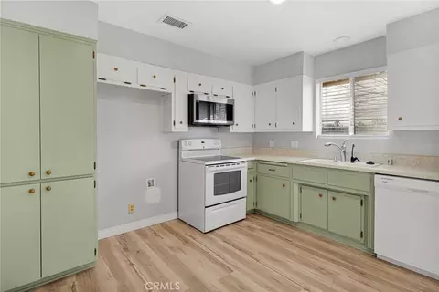 Kitchen - 14866 Nokomis Rd, Apple Valley, CA 92307 photo 3 of 4