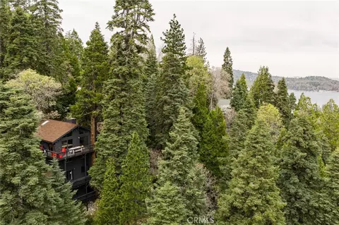 555 Dover Ct, Lake Arrowhead, CA 92352