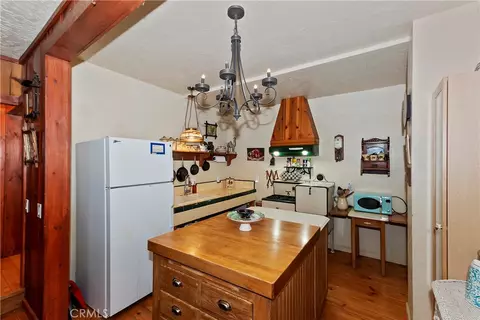 Kitchen - 29591 Hook Creek Rd, Cedar Glen, CA 92321 photo 1 of 4