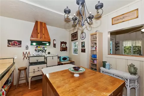 Kitchen - 29591 Hook Creek Rd, Cedar Glen, CA 92321 photo 2 of 4