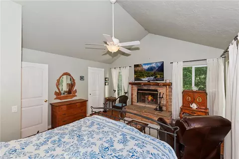 Bedroom - 29591 Hook Creek Rd, Cedar Glen, CA 92321 photo 3 of 8