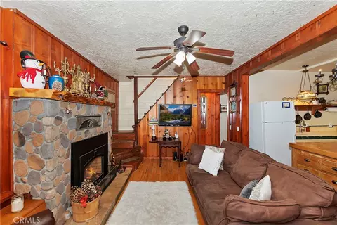 Living - 29591 Hook Creek Rd, Cedar Glen, CA 92321 photo 3 of 5