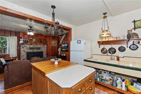 Kitchen - 29591 Hook Creek Rd, Cedar Glen, CA 92321 photo 4 of 4