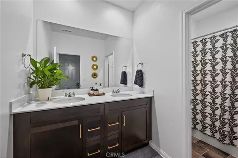 Bath - 1512 Yucca Ct, Calimesa, CA 92320 photo 3 of 4