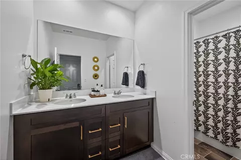 Bath - 1512 Yucca Ct, Calimesa, CA 92320 photo 3 of 4
