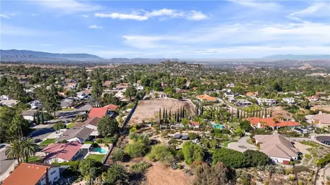 6204 Claridge Dr, Riverside, CA 92506 photo 22