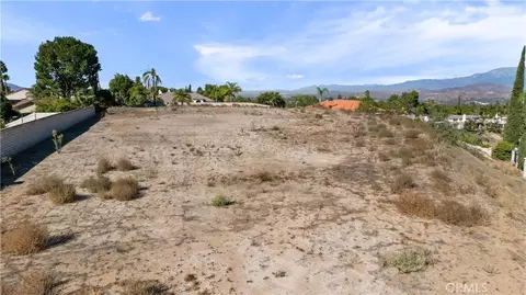 6204 Claridge Dr, Riverside, CA 92506 photo 8