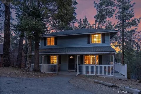 550 Villa Grv, Big Bear City, CA 92314