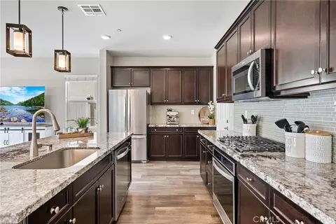 24572 Acadia Dr, Corona, CA 92883