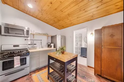 Kitchen - 764 Fern Rd, Cedar Glen, CA 92321 photo 5 of 6
