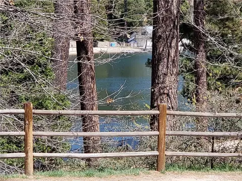 24155 San Moritz Dr, Crestline, CA 92325