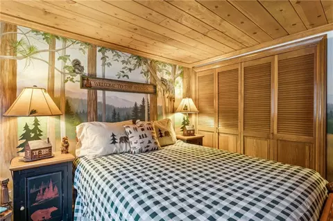 Bedroom - 184 Massive, Lake Arrowhead, CA 92317 photo 1 of 3