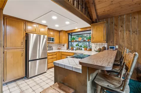 Kitchen - 184 Massive, Lake Arrowhead, CA 92317 photo 1 of 1