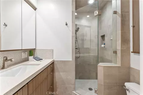 Bath - 12669 Valley View Ln, Redlands, CA 92373 photo 3 of 6