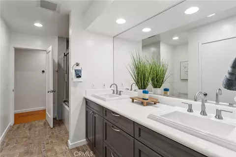 Bath - 12669 Valley View Ln, Redlands, CA 92373 photo 6 of 6