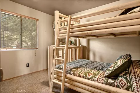 Bedroom - 1256 Grass Vly, Lake Arrowhead, CA 92352 photo 3 of 5