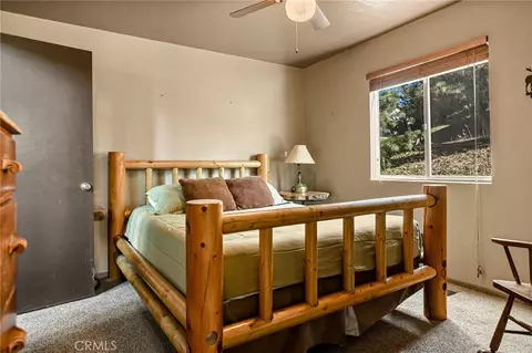 Bedroom - 1256 Grass Vly, Lake Arrowhead, CA 92352 photo 2 of 5