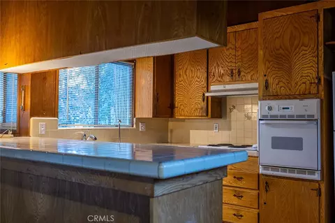 Kitchen - 24738 Nestal Ct, Crestline, CA 92325 photo 2 of 5
