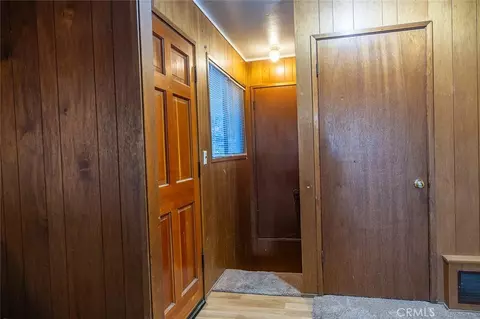 Entry Way - 24738 Nestal Ct, Crestline, CA 92325 photo 5 of 8