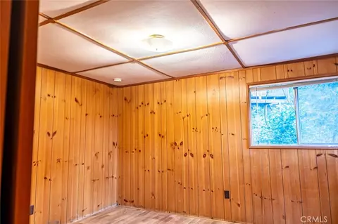 Bedroom - 24738 Nestal Ct, Crestline, CA 92325 photo 7 of 10