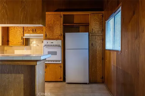 Kitchen - 24738 Nestal Ct, Crestline, CA 92325 photo 5 of 5