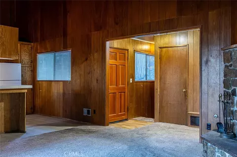 Entry Way - 24738 Nestal Ct, Crestline, CA 92325 photo 1 of 8
