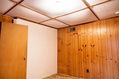 Bedroom - 24738 Nestal Ct, Crestline, CA 92325 photo 8 of 10