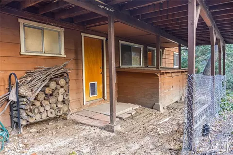 Exterior - 24738 Nestal Ct, Crestline, CA 92325 photo 10 of 13