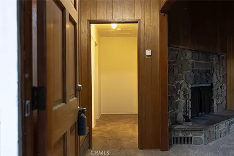 Entry Way - 24738 Nestal Ct, Crestline, CA 92325 photo 2 of 8