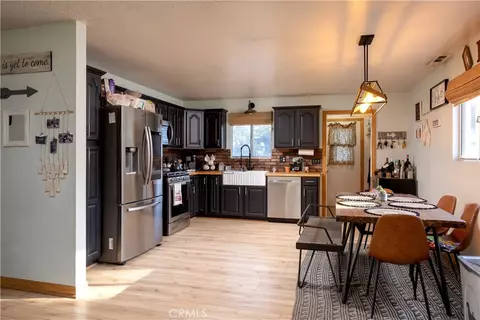 Kitchen - 332 Grenfall Ln, Big Bear City, CA 92314 photo 3 of 4