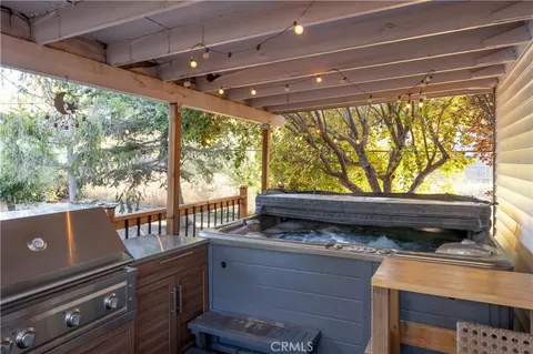 Exterior - 332 Grenfall Ln, Big Bear City, CA 92314 photo 2 of 3