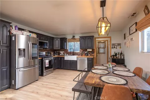Kitchen - 332 Grenfall Ln, Big Bear City, CA 92314 photo 1 of 4