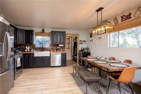 Kitchen - 332 Grenfall Ln, Big Bear City, CA 92314 photo 4 of 4
