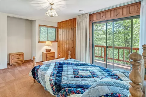 Bedroom - 1227 Portillo Ln, Lake Arrowhead, CA 92352 photo 4 of 5